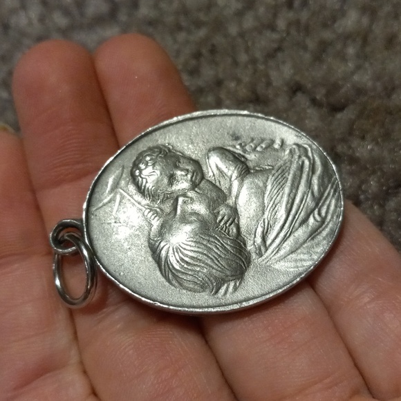 Your daughter serving proudly in the Air Force pendant - Picture 1 of 4